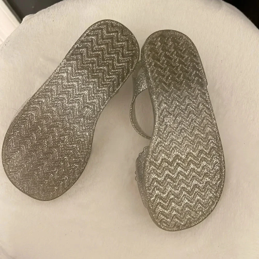 Old Navy Toddler Girls Jelly Sandals - Size 8 Silver‎ Glitter Flower Accent